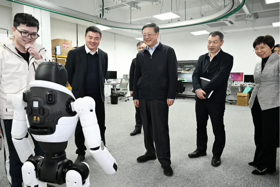 上海市委书记陈吉宁专题调研jiuyou.com机器人
